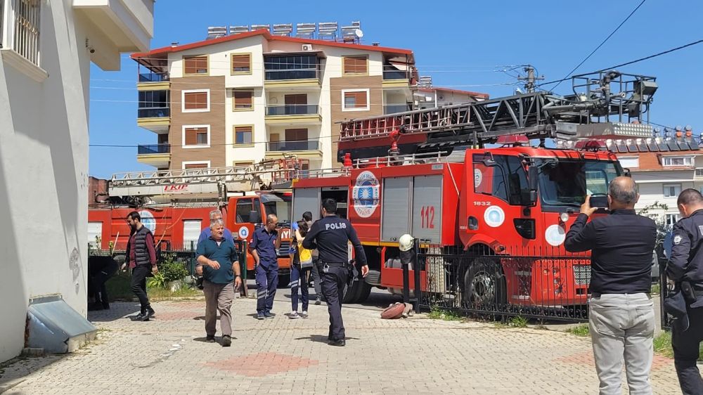 Antalya’da İzmaritten Yangın! Anne ve Çocukları İtfaiye Ekipleri Tarafından Kurtarıldı